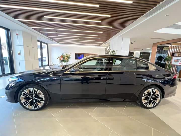 Фото 4 - BMW 5 Series