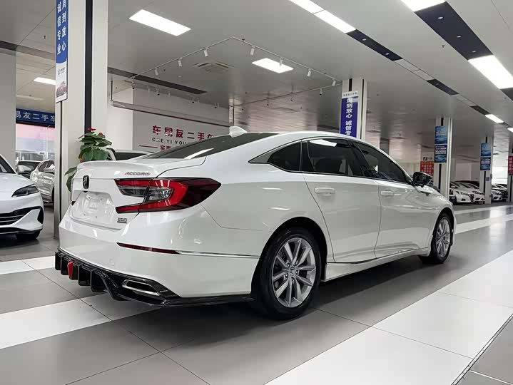 Фото 3 - Honda Accord