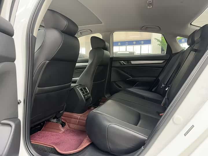 Фото 7 - Honda Accord