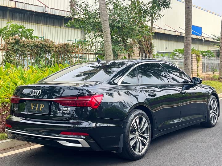 Фото 8 - Audi A6L