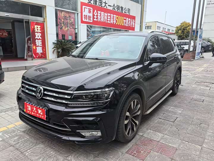 Фото 1 - Volkswagen Tiguan L Pro