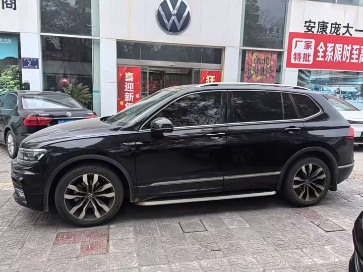 Фото 2 - Volkswagen Tiguan L Pro