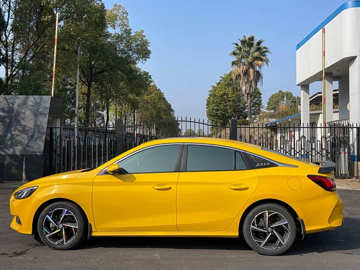 Фото 8 - MG Motor 5