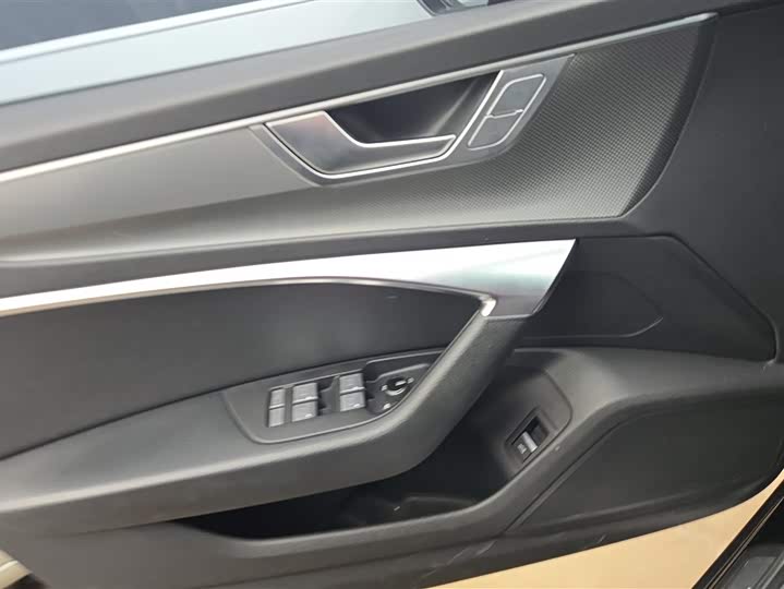 Фото 7 - Audi A6L