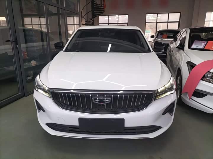 Фото 3 - Geely Emgrand