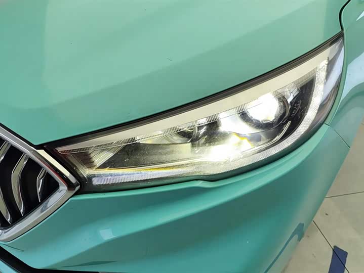 Фото 5 - Hongqi H5