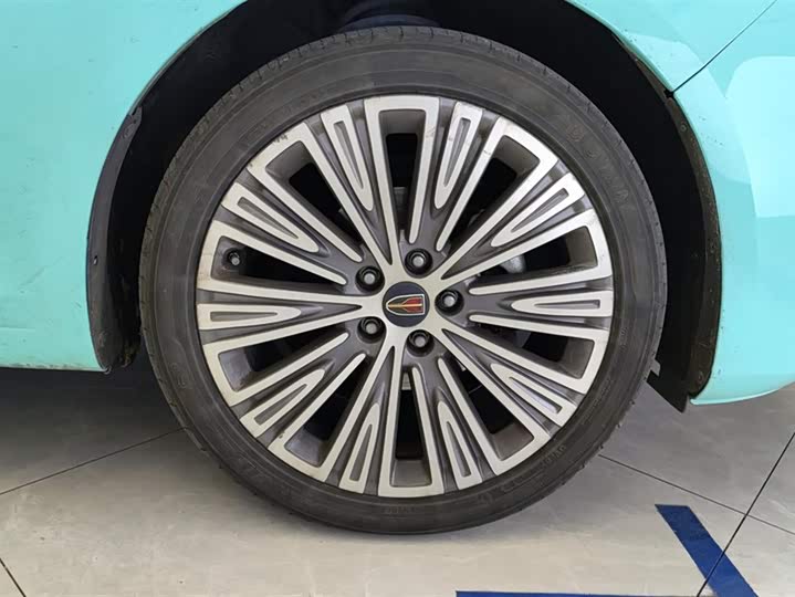 Фото 6 - Hongqi H5