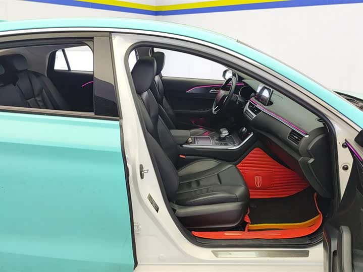 Фото 8 - Hongqi H5