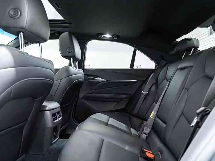 Фото 8 - Cadillac CT4