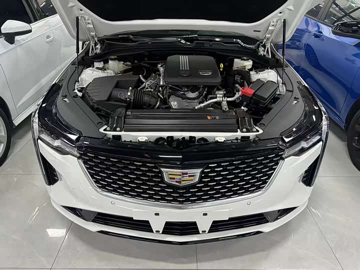 Фото 9 - Cadillac CT4