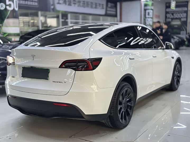 Фото 8 - Tesla Model Y