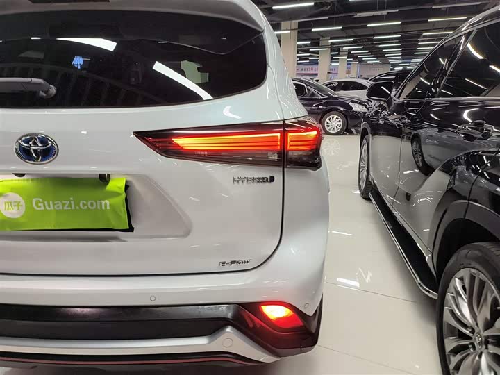 Фото 7 - Toyota Highlander