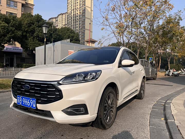 Фото 1 - Ford Escape