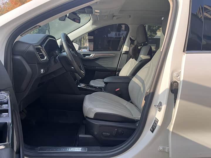 Фото 4 - Ford Escape