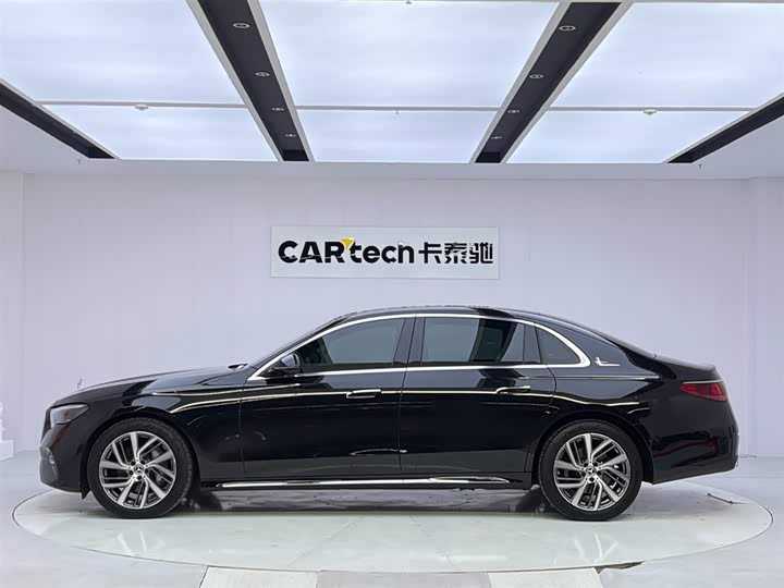 Фото 2 - Mercedes-Benz E-Class