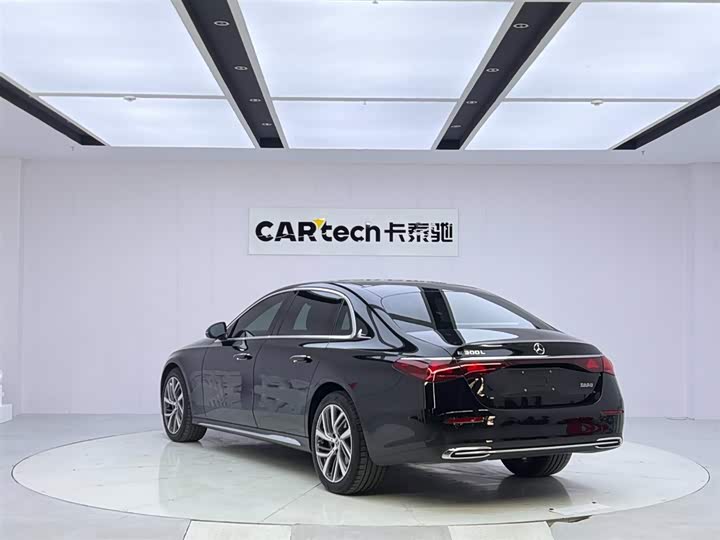 Фото 3 - Mercedes-Benz E-Class