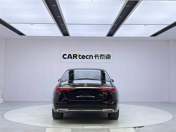 Фото 4 - Mercedes-Benz E-Class