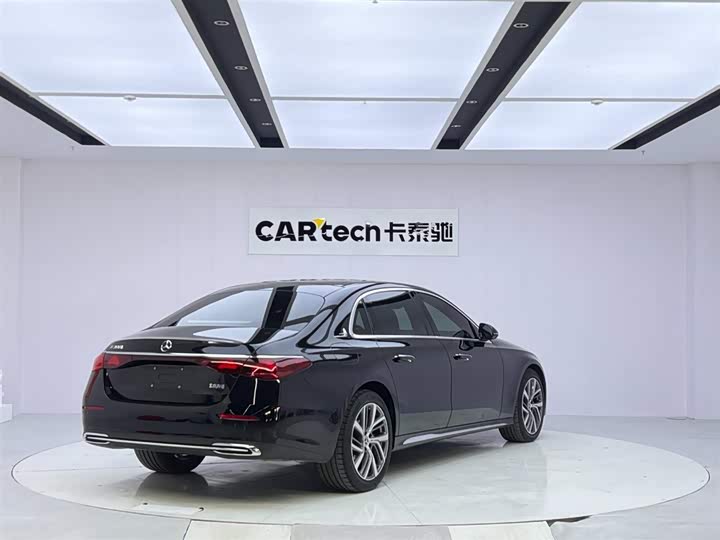 Фото 5 - Mercedes-Benz E-Class