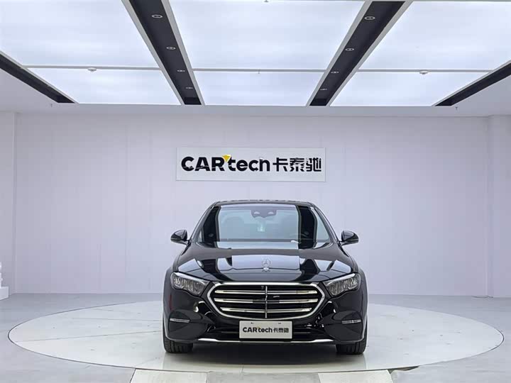 Фото 8 - Mercedes-Benz E-Class