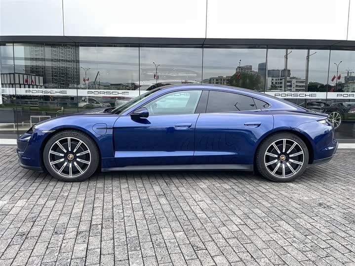 Фото 2 - Porsche Taycan