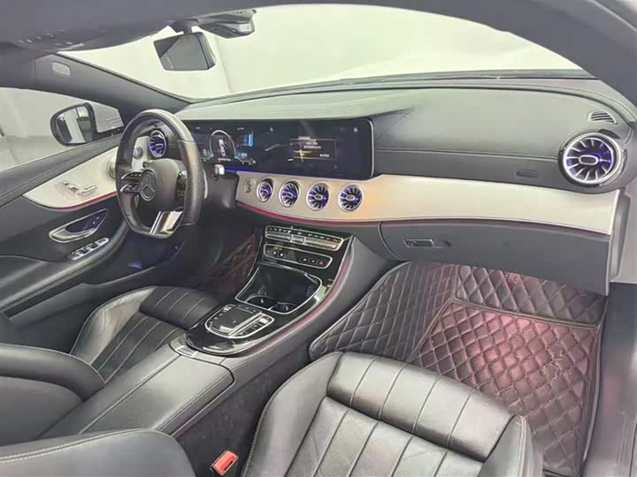 Фото 5 - Mercedes-Benz E-Class