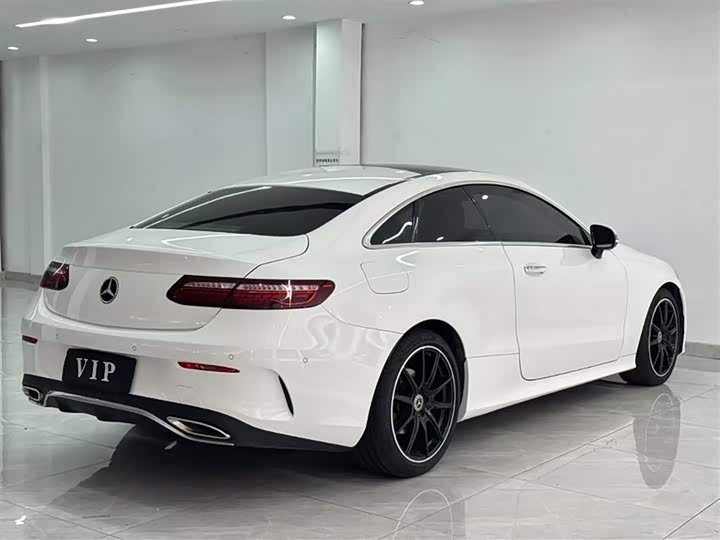 Фото 7 - Mercedes-Benz E-Class