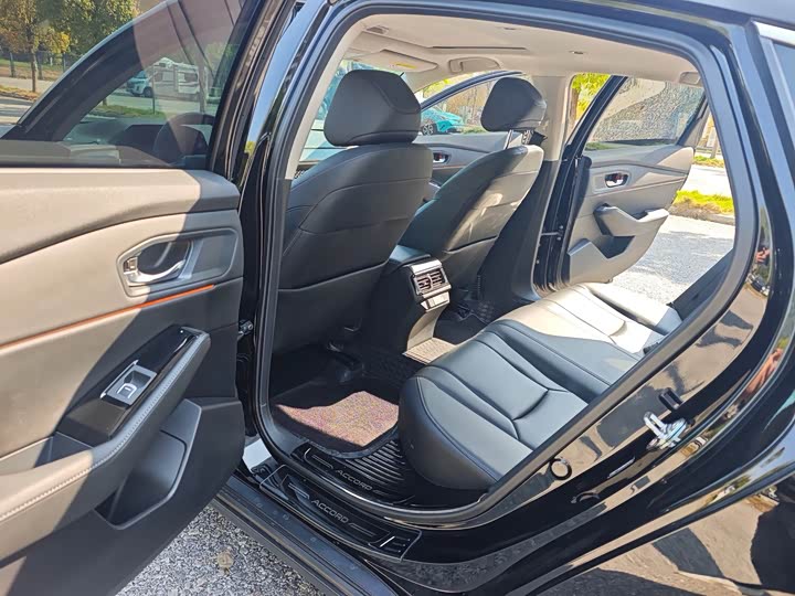 Фото 5 - Honda Accord