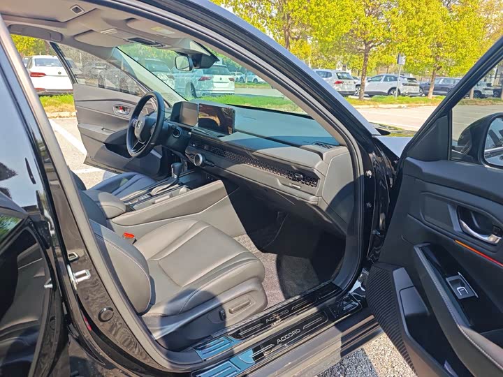 Фото 9 - Honda Accord