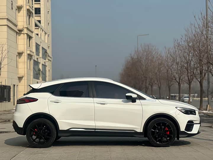 Фото 9 - Geely Emgrand GS