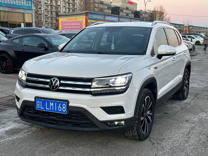 Фото 1 - Volkswagen Tharu