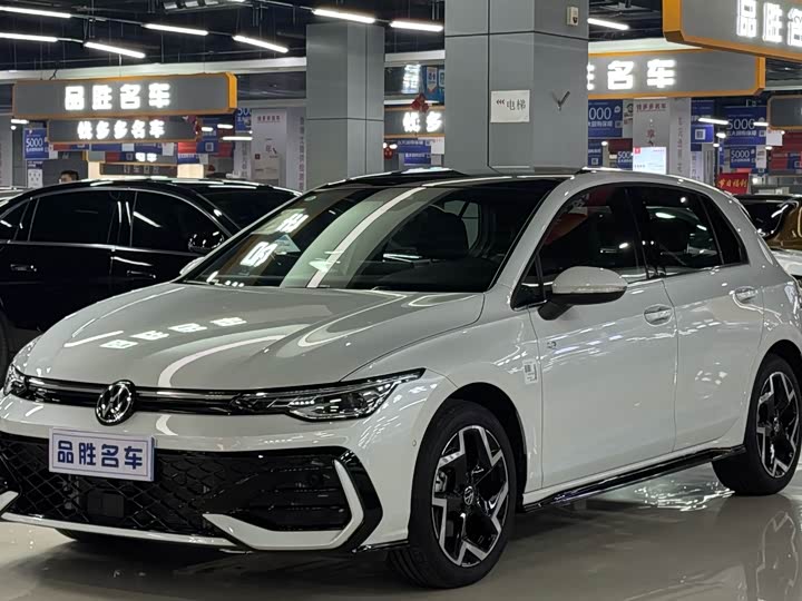 Фото 1 - Volkswagen Golf