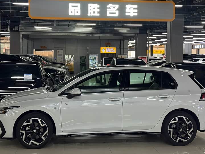 Фото 3 - Volkswagen Golf