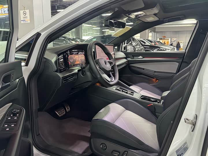 Фото 7 - Volkswagen Golf