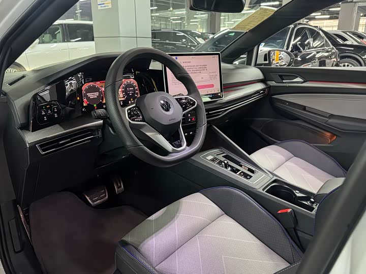 Фото 8 - Volkswagen Golf