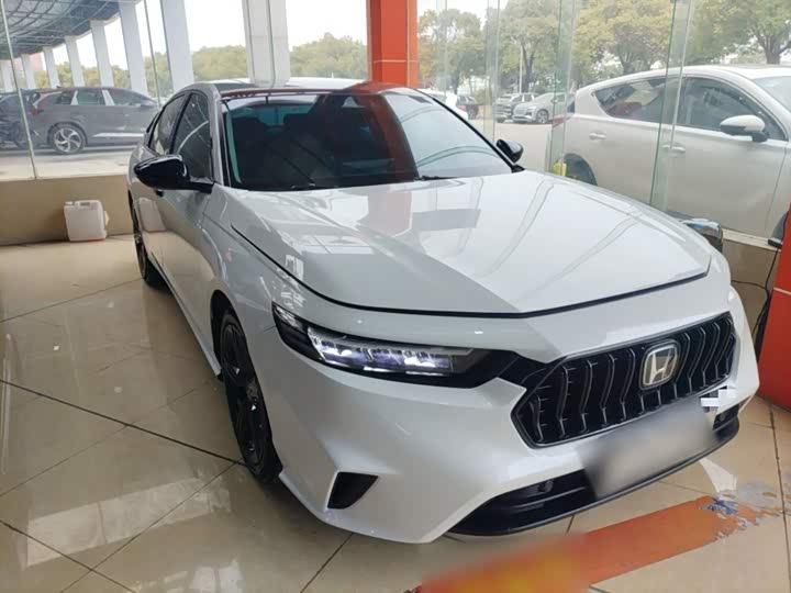 Фото 4 - Honda Inspire