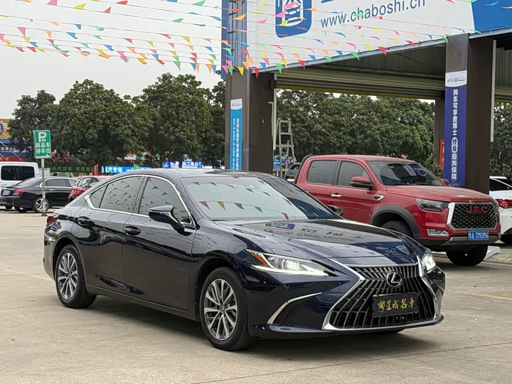 Фото 3 - Lexus ES