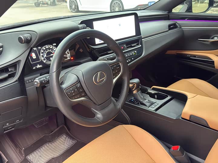 Фото 4 - Lexus ES