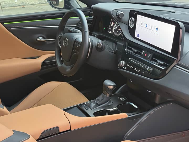 Фото 5 - Lexus ES