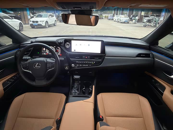 Фото 7 - Lexus ES