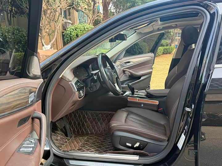 Фото 6 - BMW 5 Series