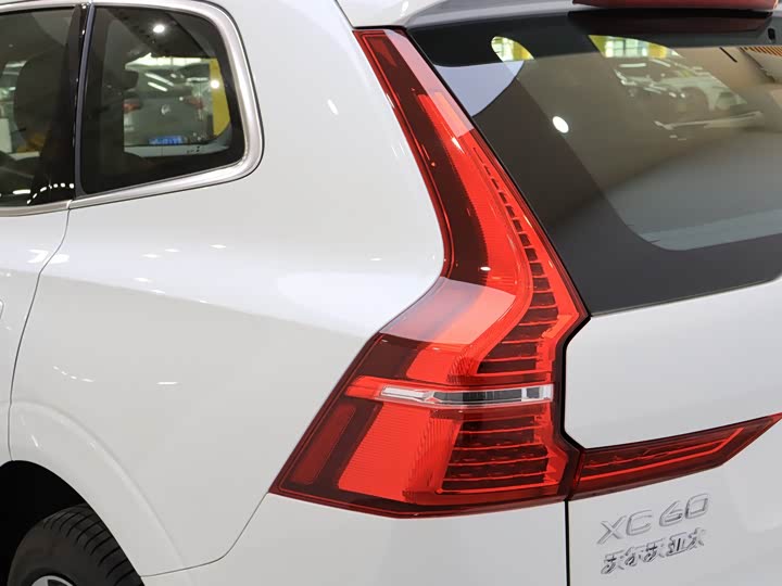 Фото 9 - Volvo XC60 Hybrid