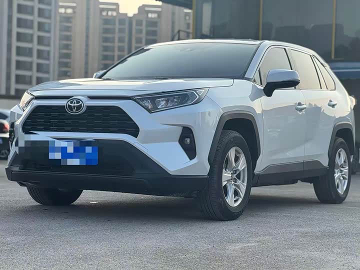 Фото 1 - Toyota RAV4