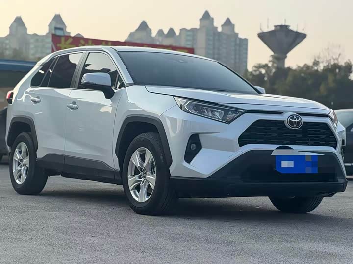 Фото 2 - Toyota RAV4