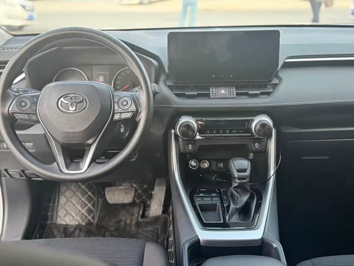 Фото 5 - Toyota RAV4