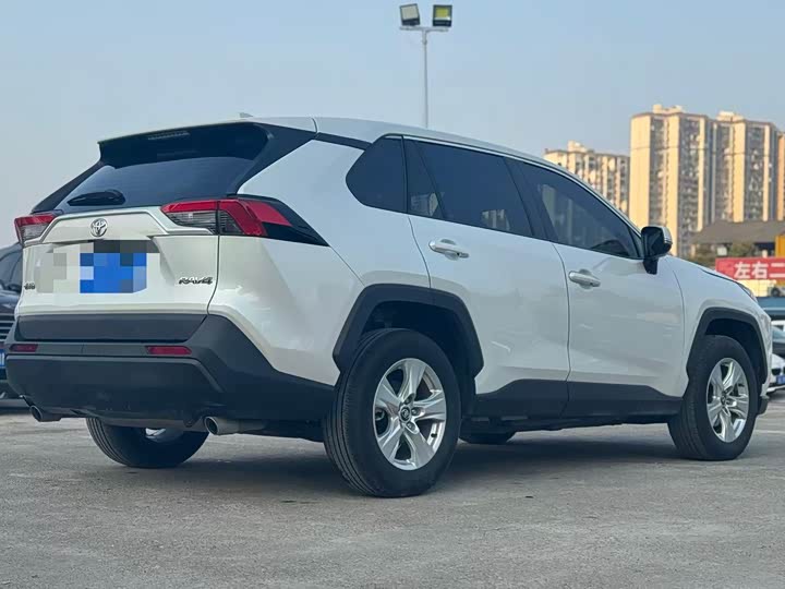 Фото 9 - Toyota RAV4