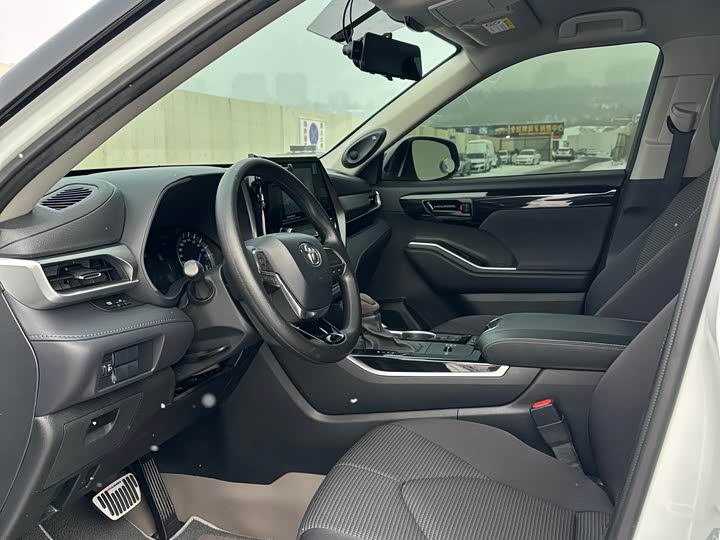 Фото 7 - Toyota Highlander