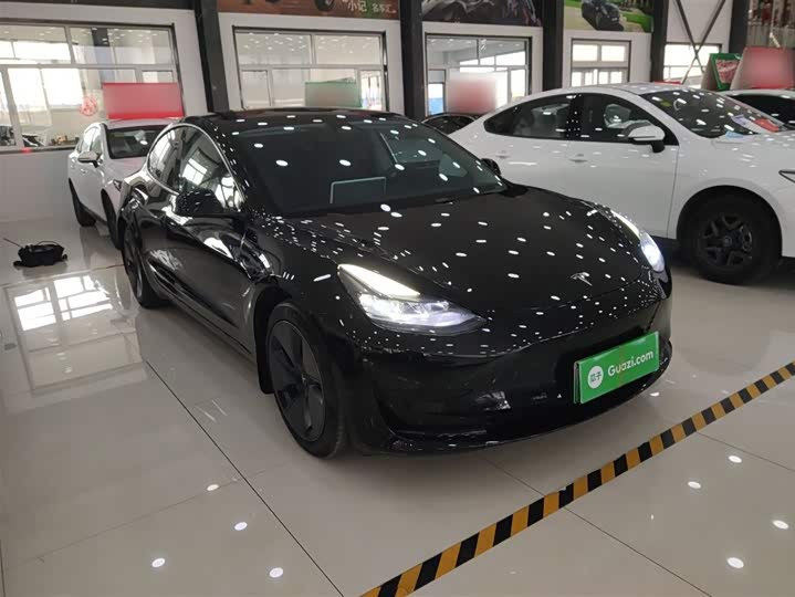 Фото 4 - Tesla Model 3