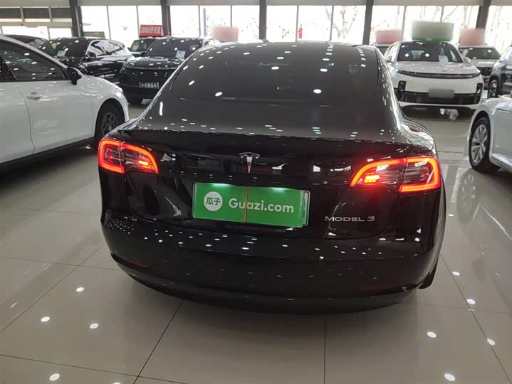 Фото 6 - Tesla Model 3