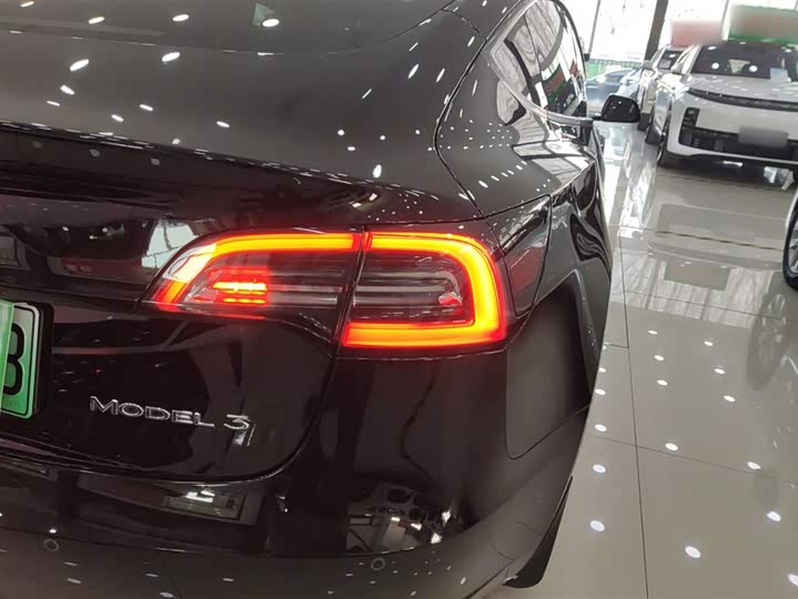 Фото 8 - Tesla Model 3