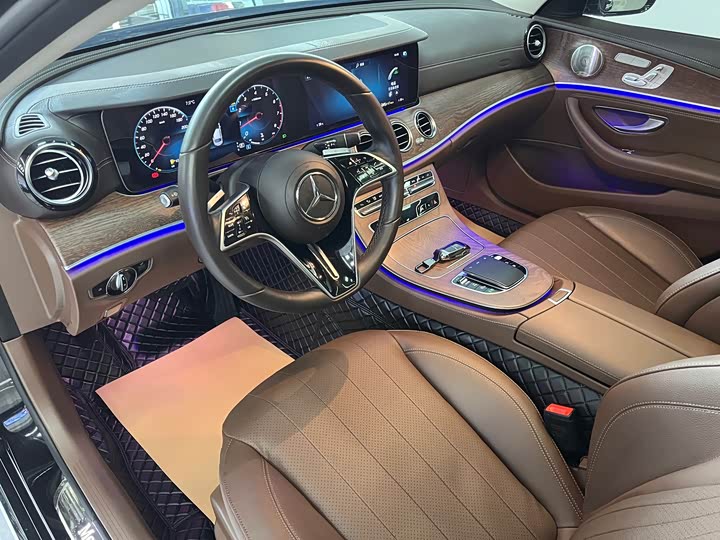 Фото 4 - Mercedes-Benz E-Class